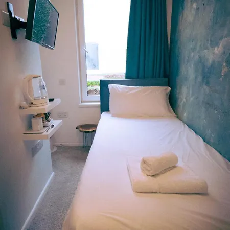 Oyo Newquay 4*